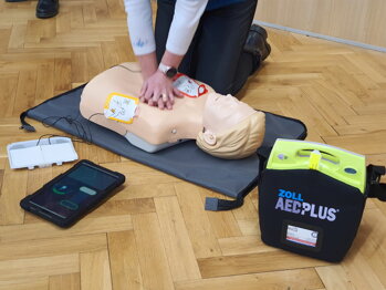 Školenie resuscitácie s použitím AED v praxi